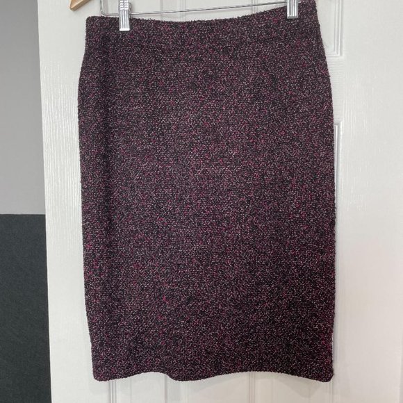 St John gorgeous skirt suit EUC. Jacket size 12, Skirt 10. - Picture 3 of 8